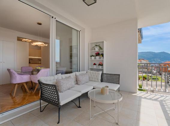 Luxury Apartment Beyond Stobrec Exterior photo