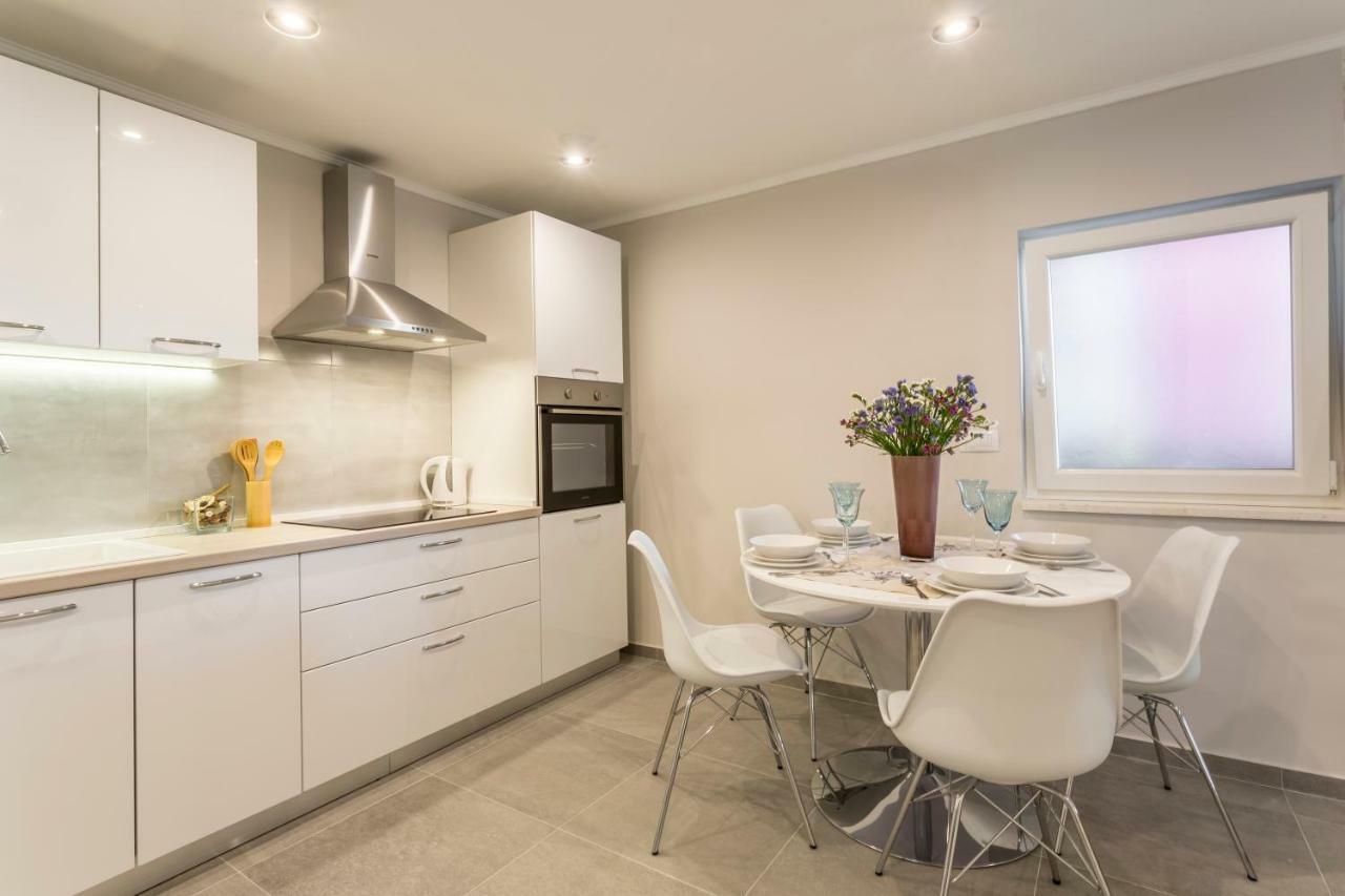 Luxury Apartment Beyond Stobrec Exterior photo